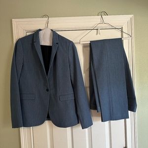 Tahari 2 piece suit - pants and blazer- blue size 8